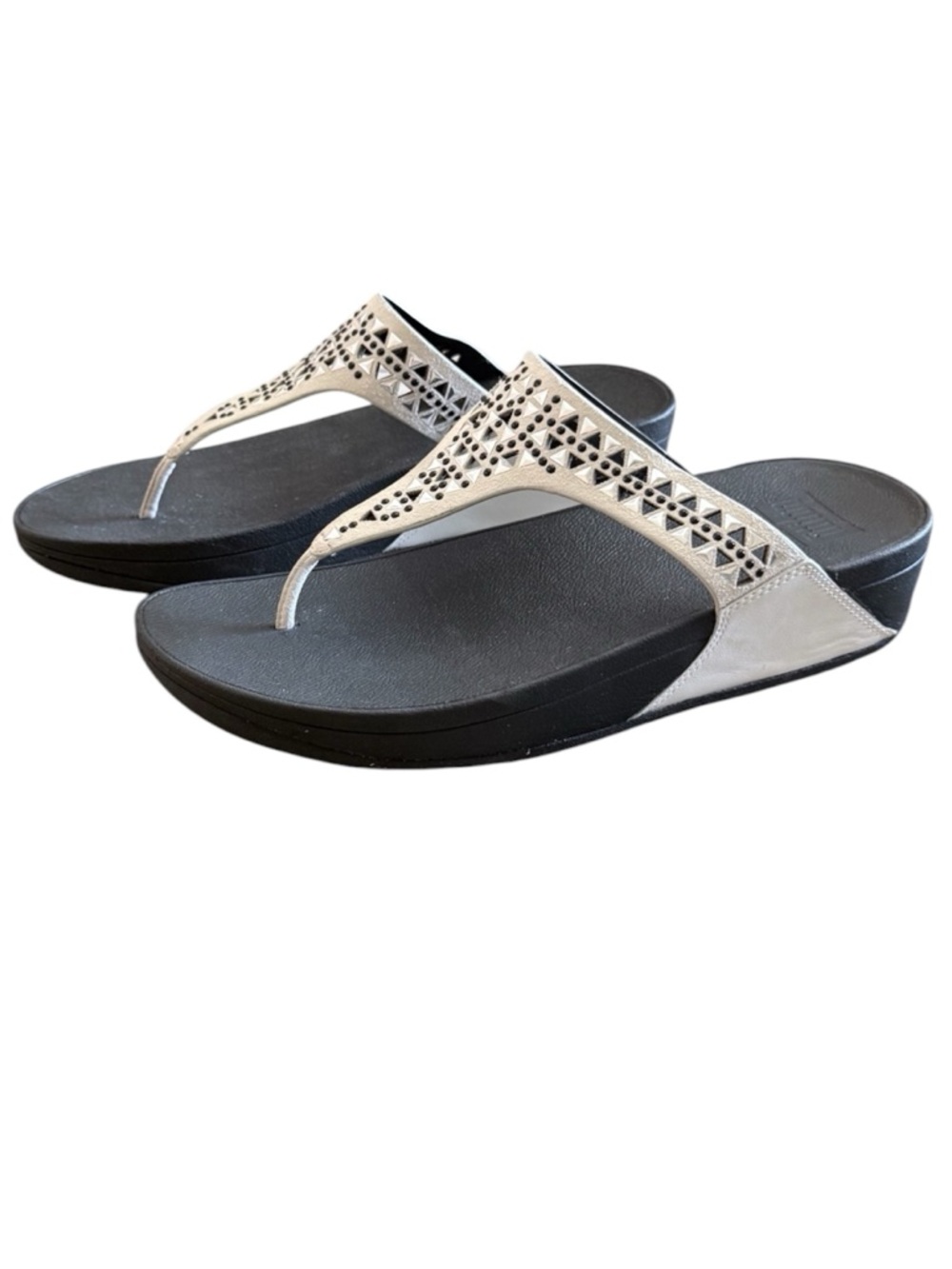 FitFlop women’s 9 studded urban white/ cream toe post sandals